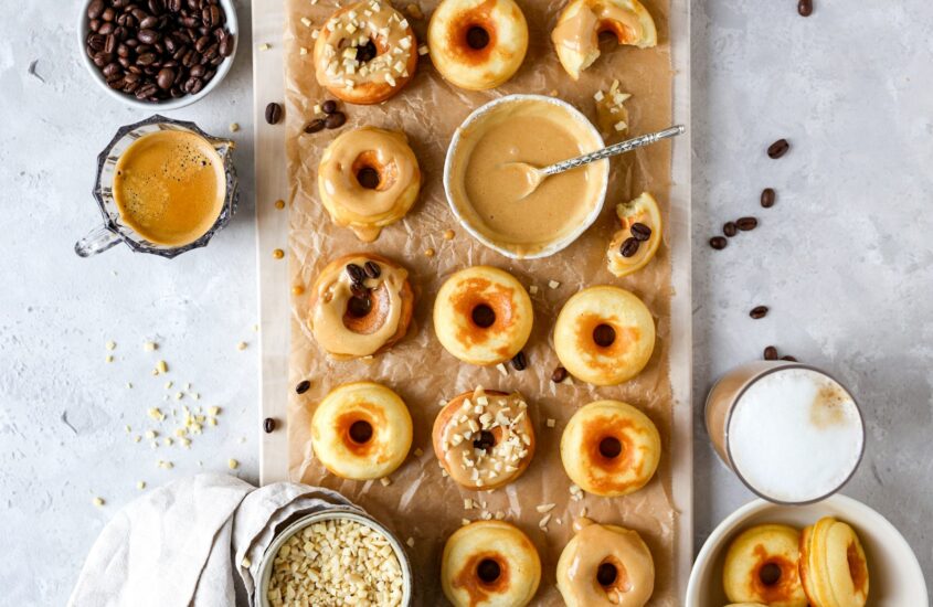 Vanille Donuts mit Kaffee Glasur