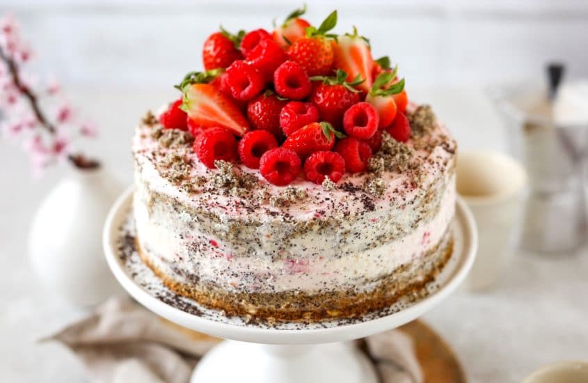 Beeren-Mohn-Naked-Cake