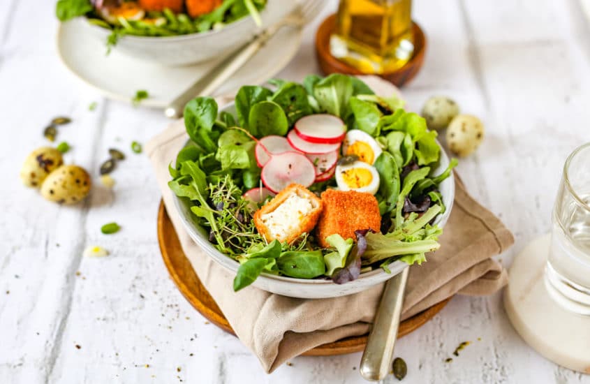 Knusprige Feta-Würfel auf Pflücksalat - cookiteasy by Simone Kemptner