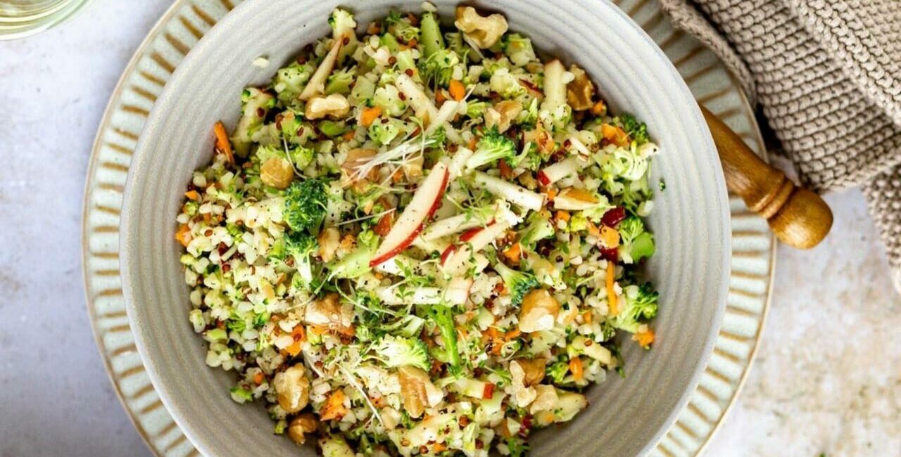Brokkoli-Salat mit Bulgur und Walnüssen