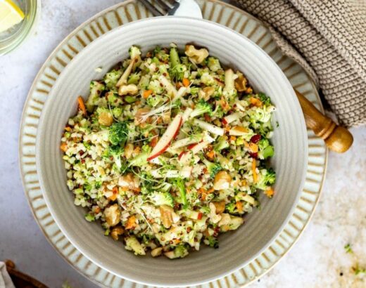 Brokkoli-Salat mit Bulgur und Walnüssen