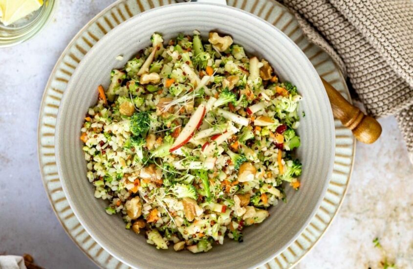 Brokkoli-Salat mit Bulgur und Walnüssen