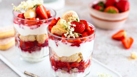 Erdbeer-Tiramisu im Glas