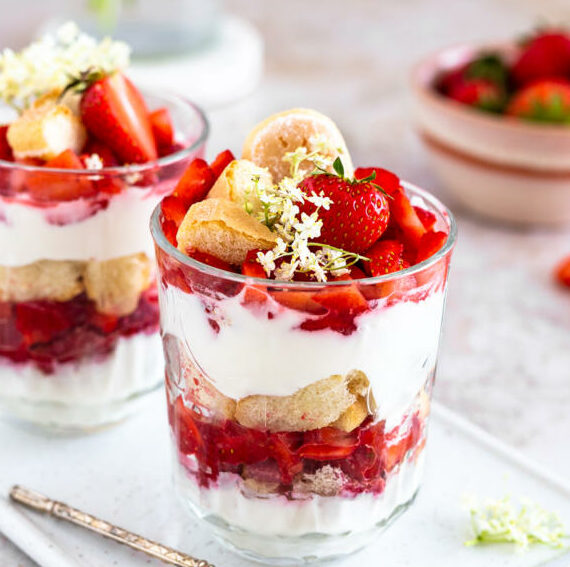 Erdbeer-Tiramisu im Glas