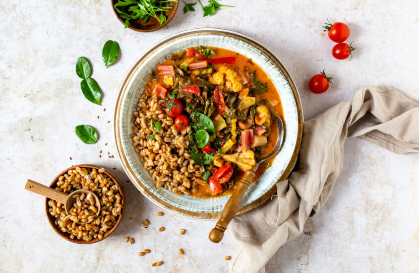 Gartencurry mit Dinkelreis