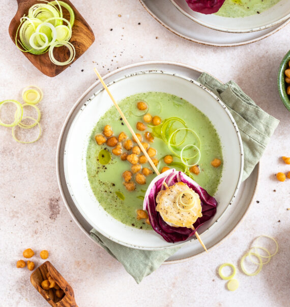 Lauchsuppe mit gegrilltem Ziegenkäse