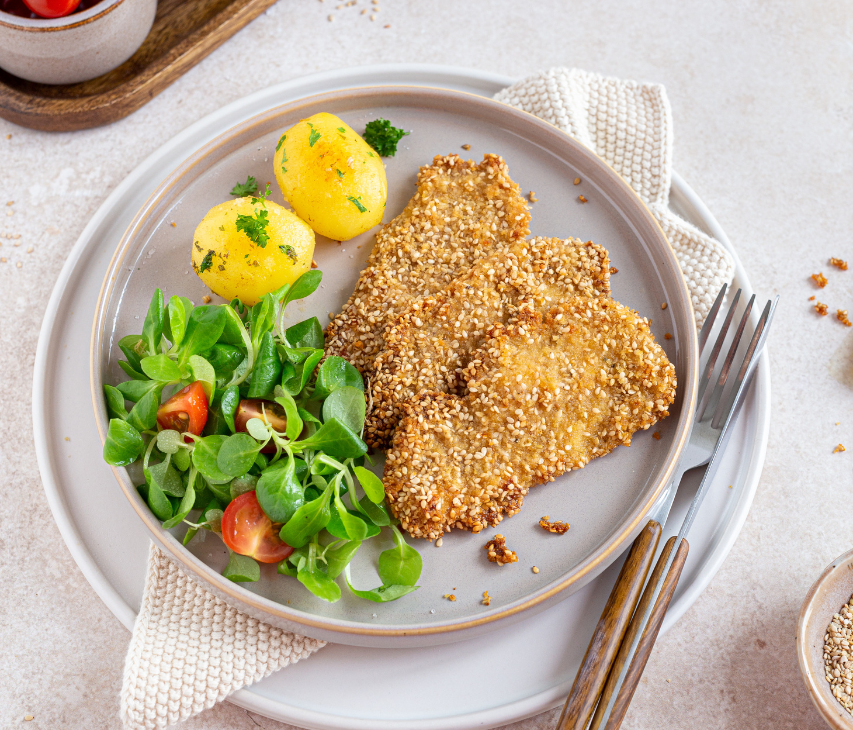 HÜHNER SESAM SCHNITZEL mit Petersilien-Kartoffeln