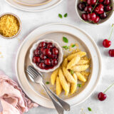 Bröselnudeln mit Kirschkompott