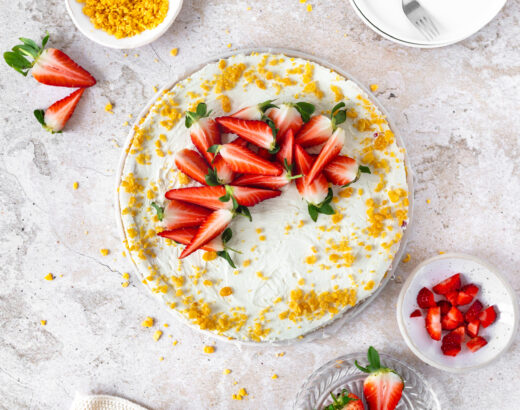 Erdbeer-Cornflakes-Torte