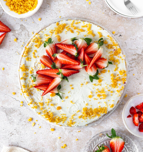 Erdbeer-Cornflakes-Torte