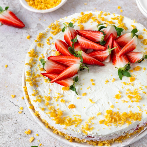 Erdbeer-Cornflakes-Torte