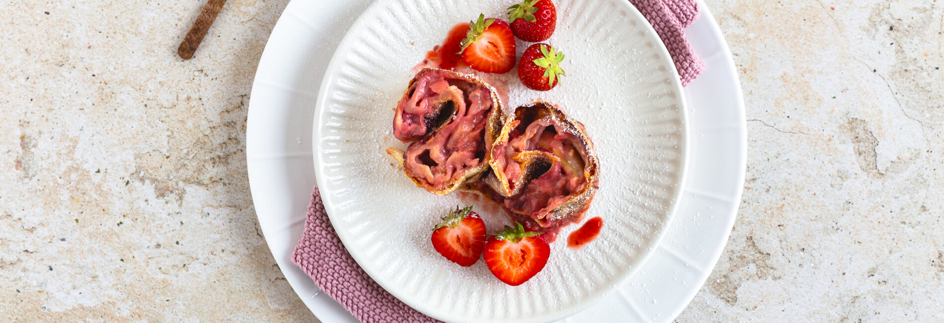 Erdbeer Topfenstrudel