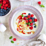 Griechisches Joghurt mit Beeren