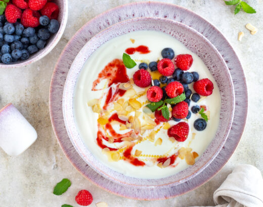 Griechisches Joghurt mit Beeren