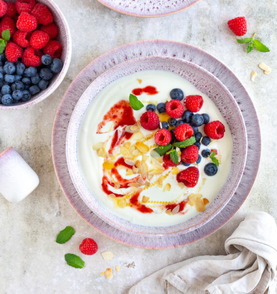 Griechisches Joghurt mit Beeren