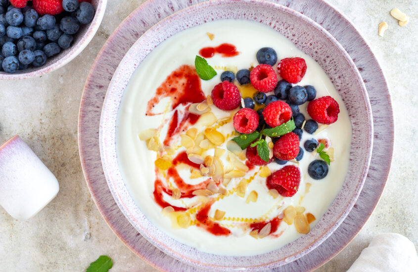 Griechisches Joghurt mit Beeren