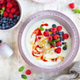 Griechisches Joghurt mit Beeren