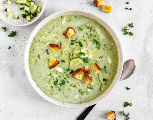 Kalte Gurken-Buttermilch-Suppe