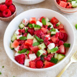 Melonen-Gurkensalat mit Himbeerdressing