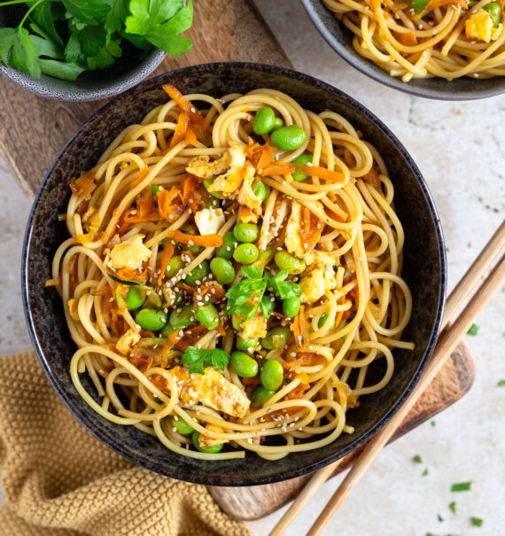 Gebratene Spaghetti im Asia-Style