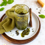 Kürbiskern-Pesto mit Parmesan und Kernöl