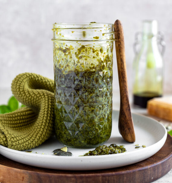 Kürbiskern-Pesto mit Parmesan und Kernöl
