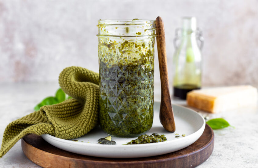 Kürbiskern-Pesto mit Parmesan und Kernöl