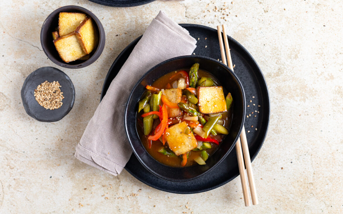 Asia Gemüsepfanne mit Tofu - cookiteasy by Simone Kemptner Asia Gemüsepfanne mit Tofu - cookiteasy by Simone Kemptner