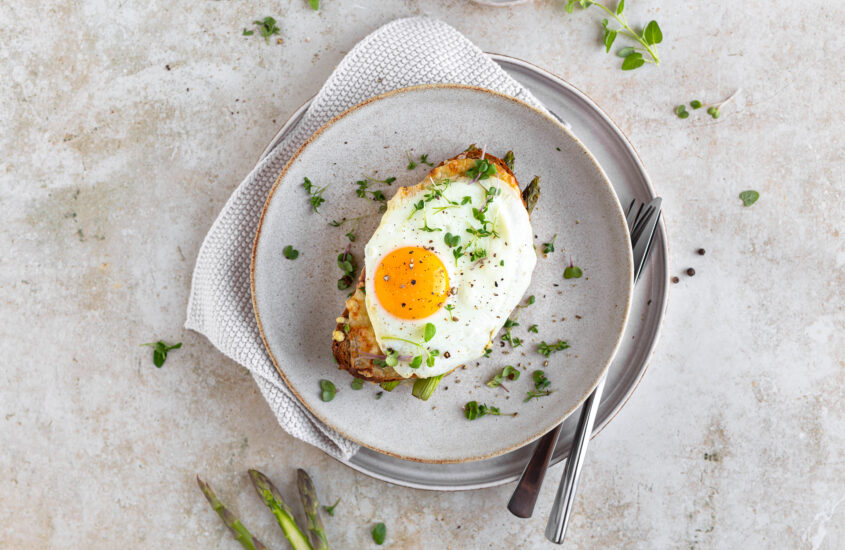 Croque Madame mit Spargel