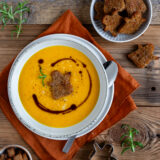 Kürbis-Käsesuppe
