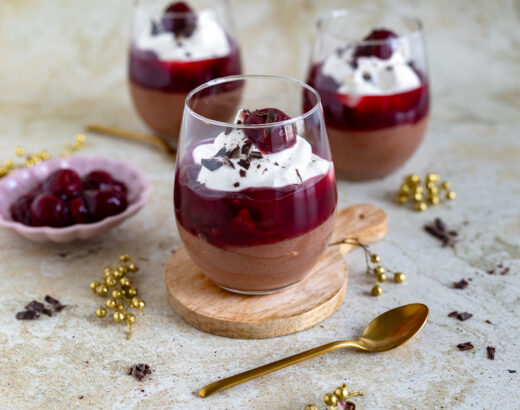 Schwarzwälder-Kirsch-Dessert im Glas