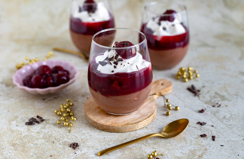 Schwarzwälder-Kirsch-Dessert im Glas