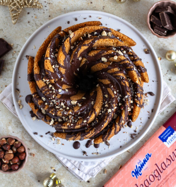 Haselnuss-Zimt-Gugelhupf