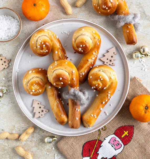 Nikolausstäbe aus Briocheteig