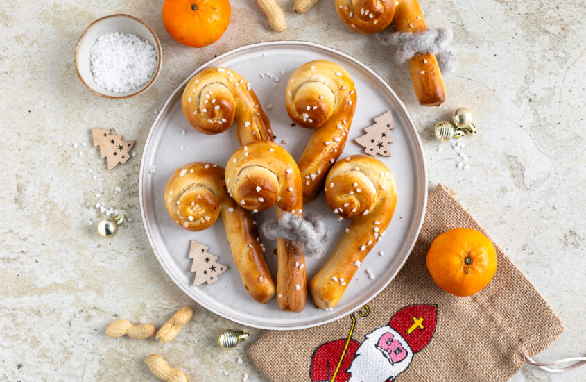 Nikolausstäbe aus Briocheteig
