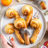 Nikolausstäbe aus Briocheteig