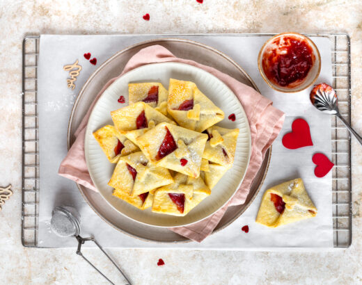 Briefe aus Mürbeteig mit Marmelade & Herzchen
