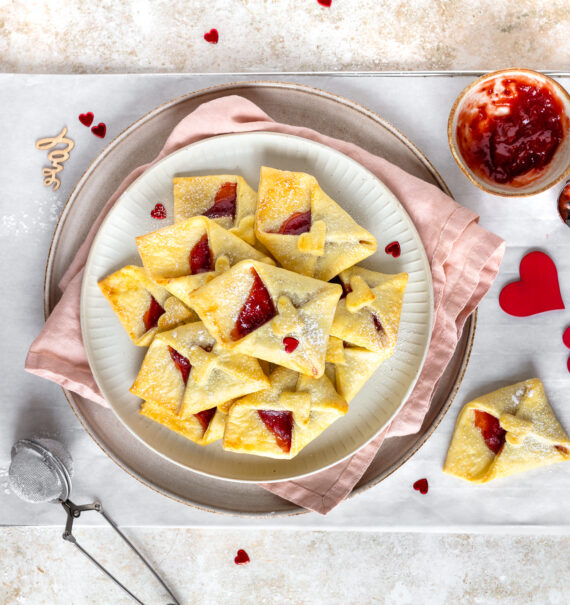 Briefe aus Mürbeteig mit Marmelade & Herzchen