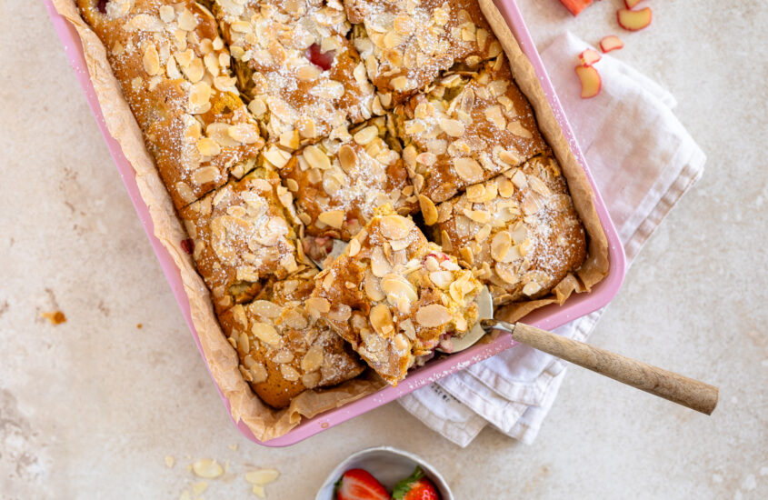 Erdbeer Rhabarber Rührkuchen
